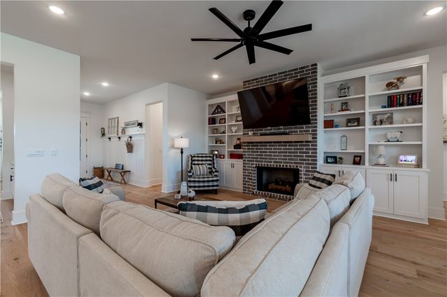 901 Noah Street, Fayetteville, AR 72703