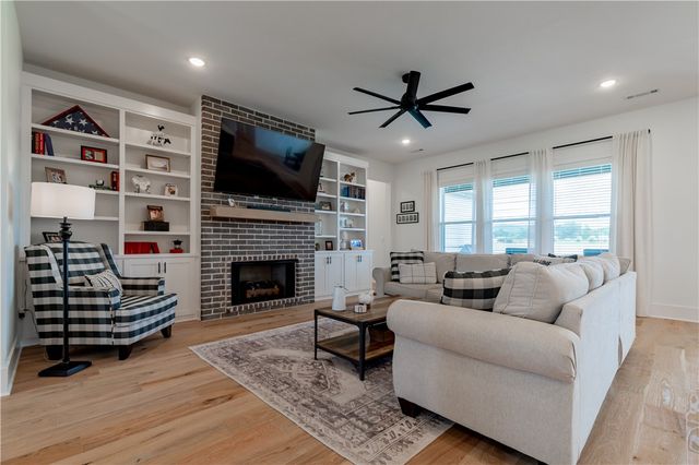 901 Noah Street, Fayetteville, AR 72703
