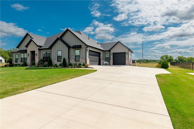 901 Noah Street, Fayetteville, AR 72703
