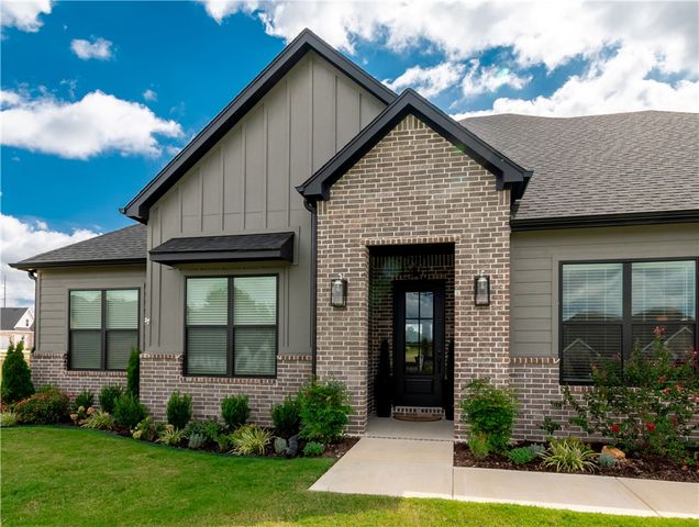 901 Noah Street, Fayetteville, AR 72703