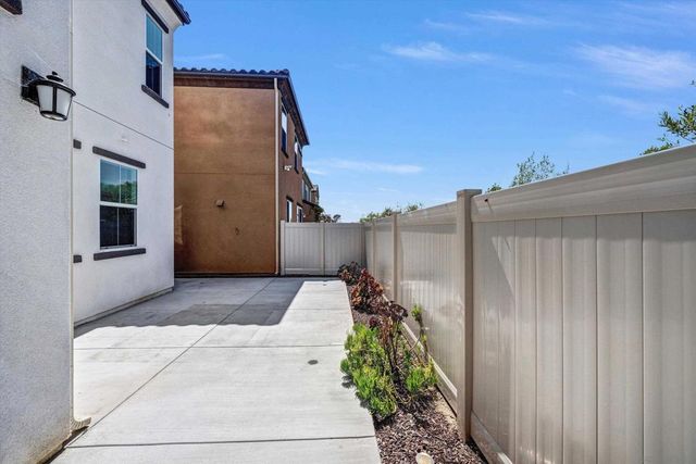 4388 Cadence, Oceanside, CA 92057