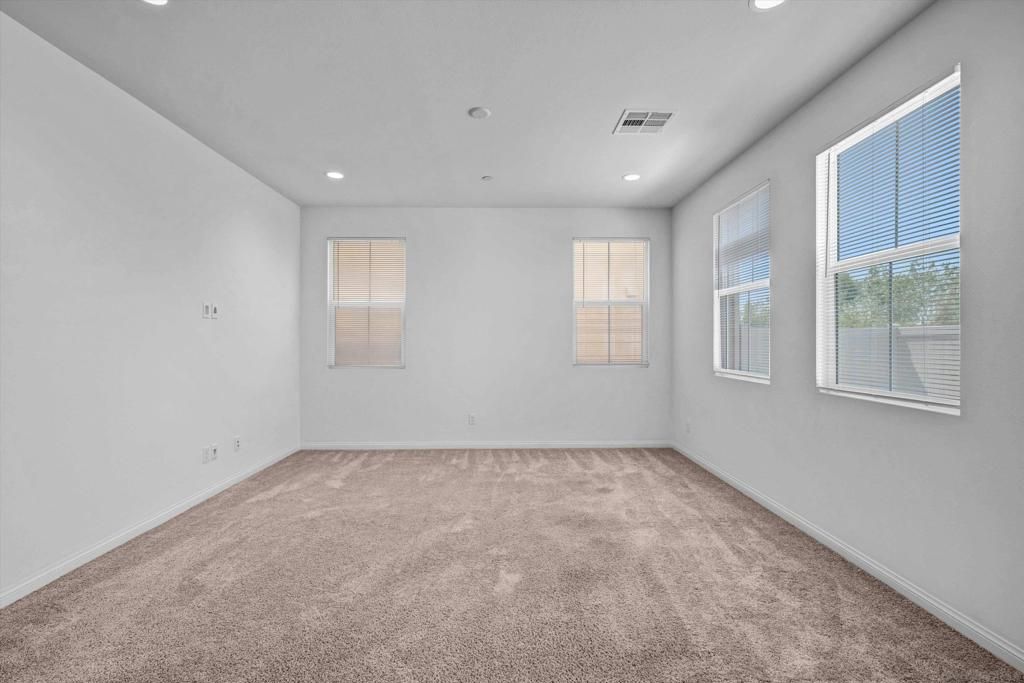 Image 14 of property listing at 4388 Cadence, Oceanside, CA 92057