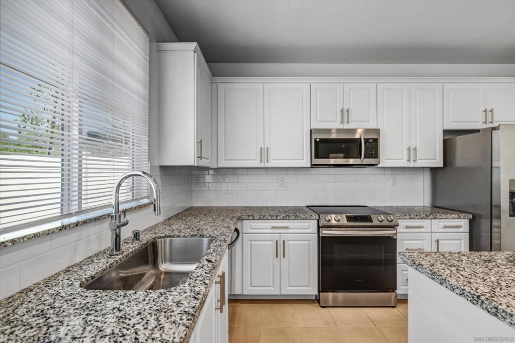 Image 3 of property listing at 4388 Cadence, Oceanside, CA 92057