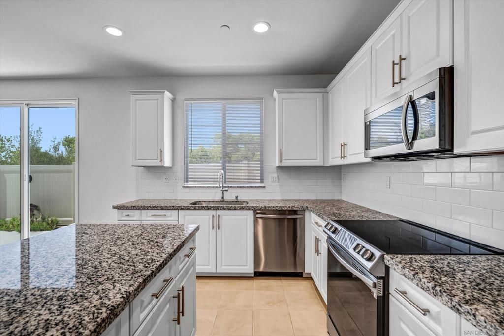 Image 4 of property listing at 4388 Cadence, Oceanside, CA 92057