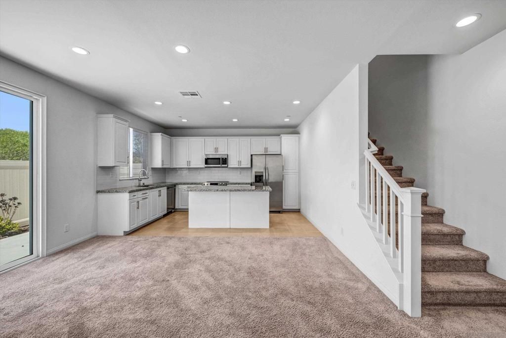 Image 5 of property listing at 4388 Cadence, Oceanside, CA 92057