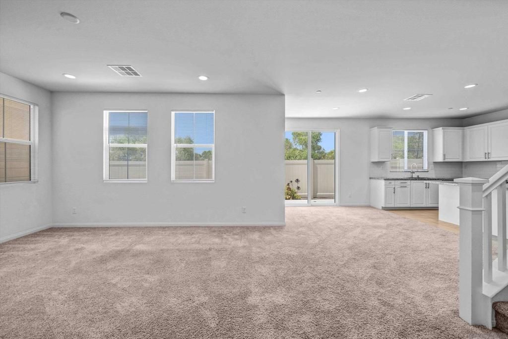 Image 6 of property listing at 4388 Cadence, Oceanside, CA 92057