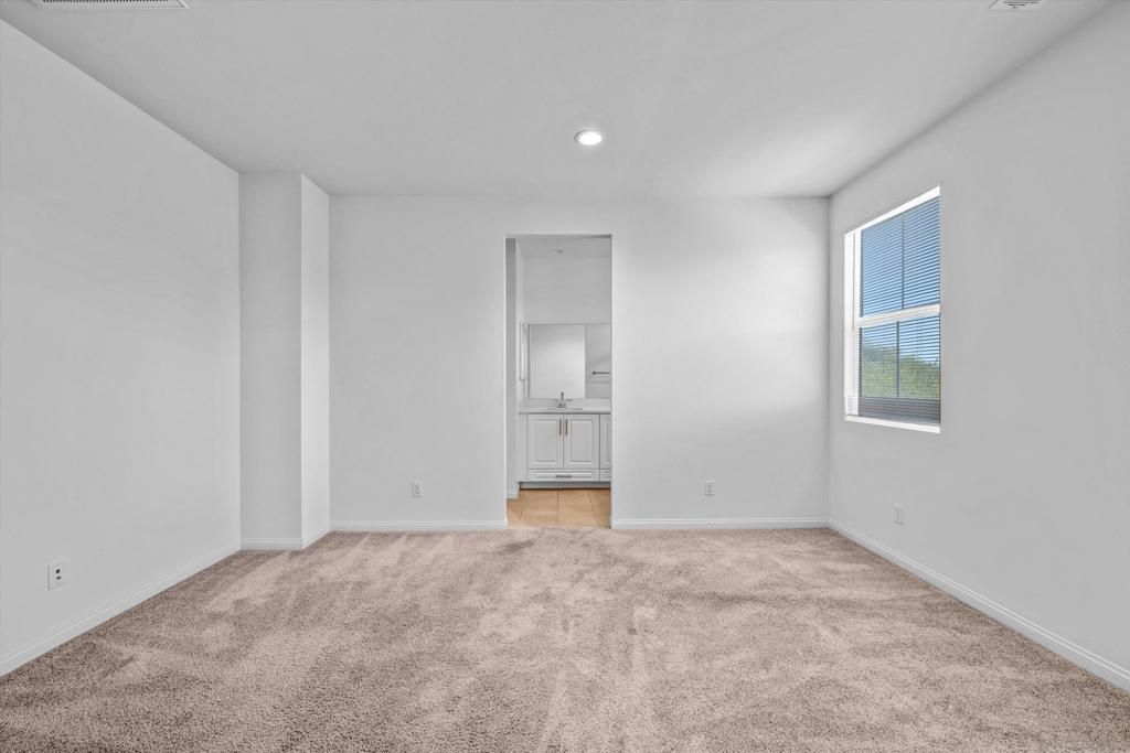 Image 7 of property listing at 4388 Cadence, Oceanside, CA 92057