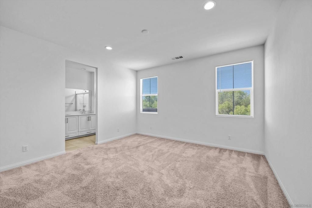 Image 8 of property listing at 4388 Cadence, Oceanside, CA 92057