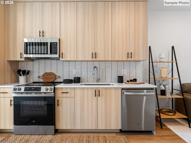 261 N Skidmore St 4, Portland, OR 97217