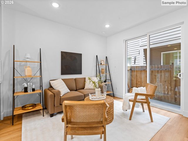 261 N Skidmore St 4, Portland, OR 97217