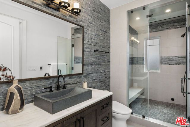 6227 W 5th Street, Los Angeles, CA 90048