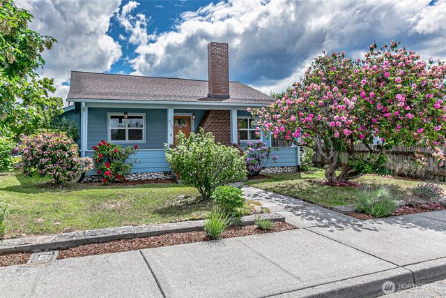 203 Orchard Avenue N, Eatonville, WA 98328