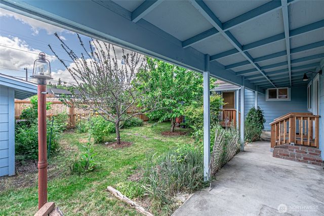 203 Orchard Avenue N, Eatonville, WA 98328