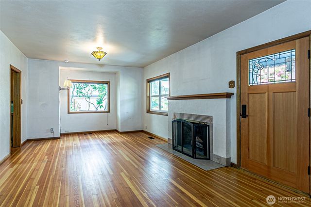 203 Orchard Avenue N, Eatonville, WA 98328