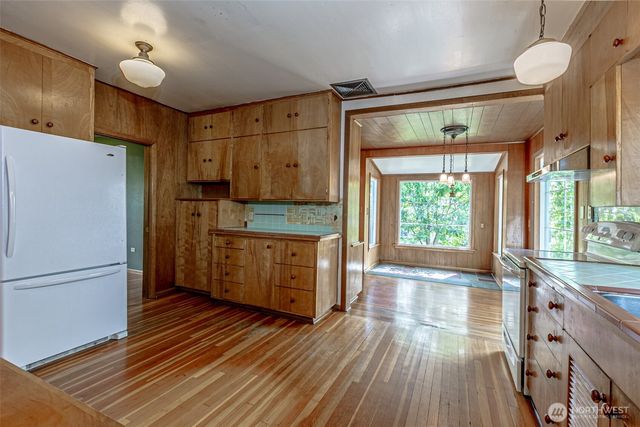 203 Orchard Avenue N, Eatonville, WA 98328