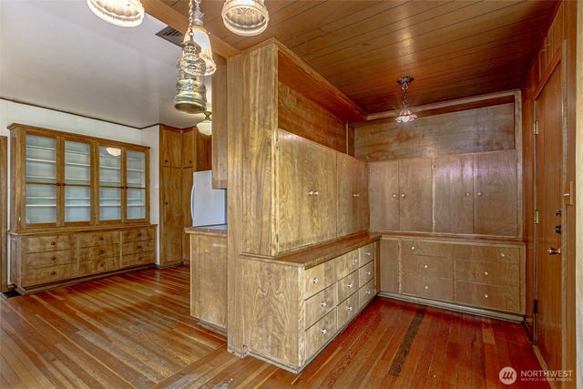 203 Orchard Avenue N, Eatonville, WA 98328