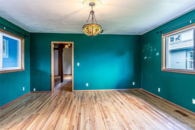 203 Orchard Avenue N, Eatonville, WA 98328