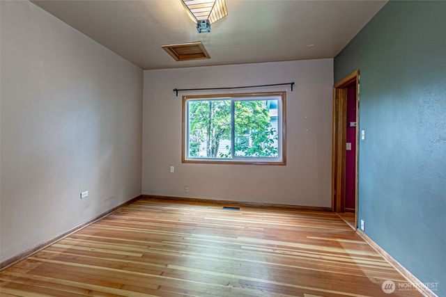 203 Orchard Avenue N, Eatonville, WA 98328