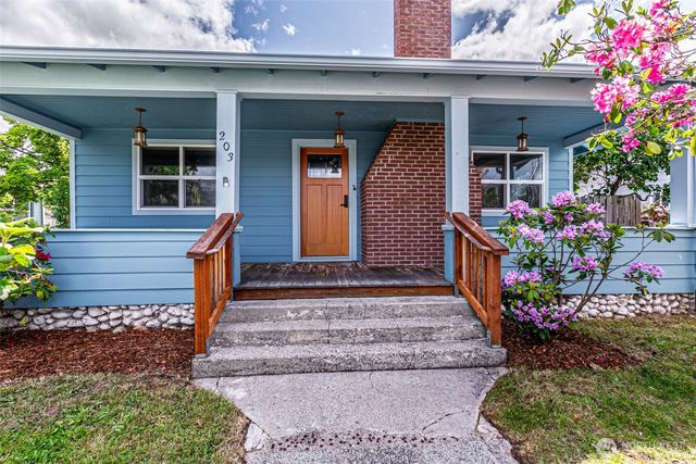 203 Orchard Avenue N, Eatonville, WA 98328