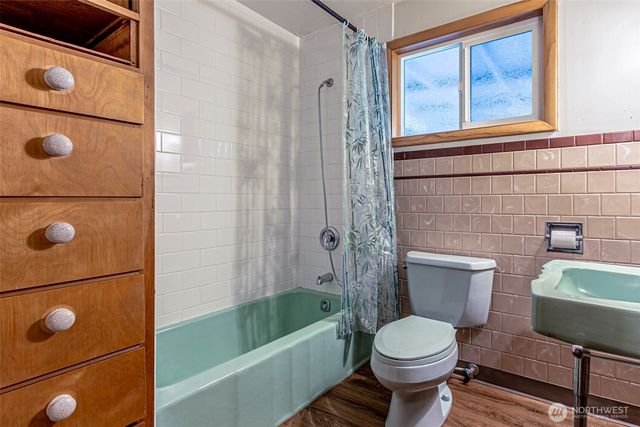 203 Orchard Avenue N, Eatonville, WA 98328