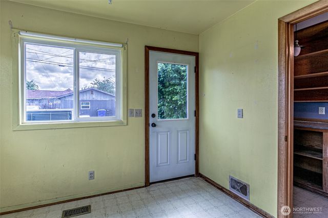 203 Orchard Avenue N, Eatonville, WA 98328