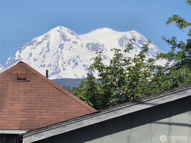 203 Orchard Avenue N, Eatonville, WA 98328