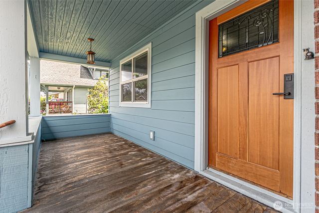 203 Orchard Avenue N, Eatonville, WA 98328