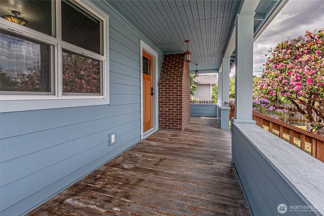 203 Orchard Avenue N, Eatonville, WA 98328