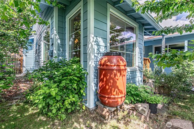 203 Orchard Avenue N, Eatonville, WA 98328
