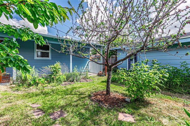 203 Orchard Avenue N, Eatonville, WA 98328