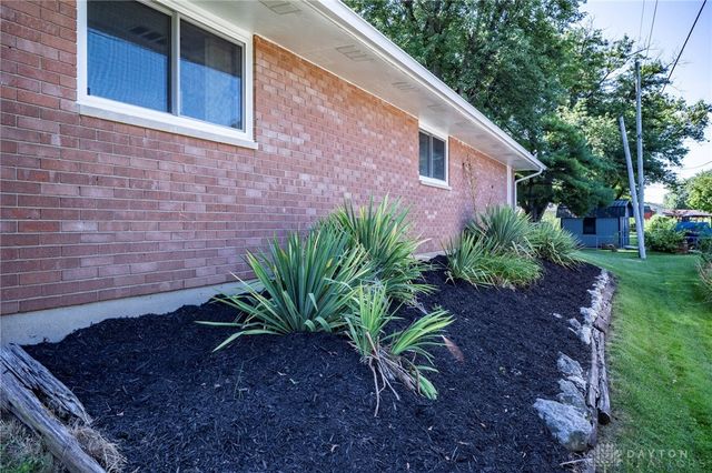 1172 Mint Springs Drive, Fairborn, OH 45324