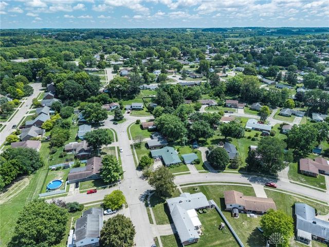 1172 Mint Springs Drive, Fairborn, OH 45324