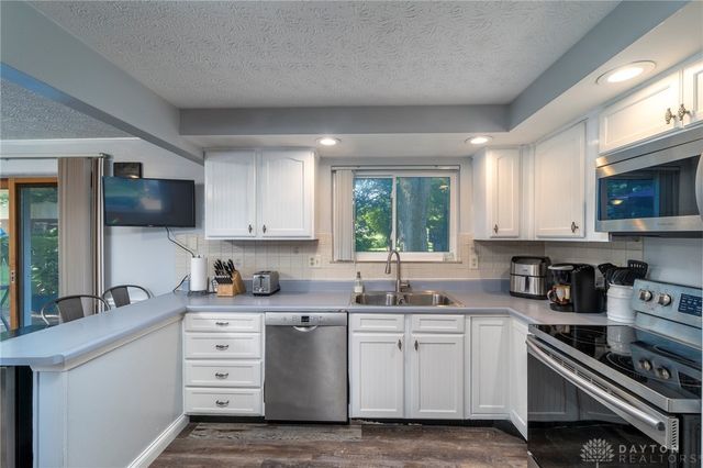 1172 Mint Springs Drive, Fairborn, OH 45324