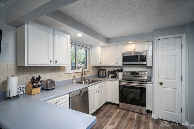 1172 Mint Springs Drive, Fairborn, OH 45324