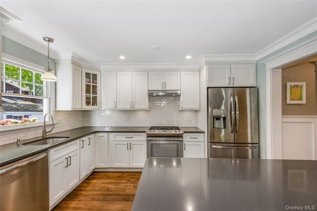 9 Collins Avenue, Kings Park, NY 11754