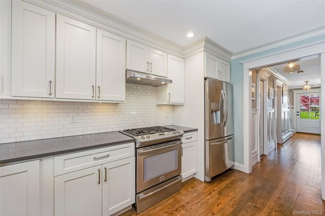 9 Collins Avenue, Kings Park, NY 11754