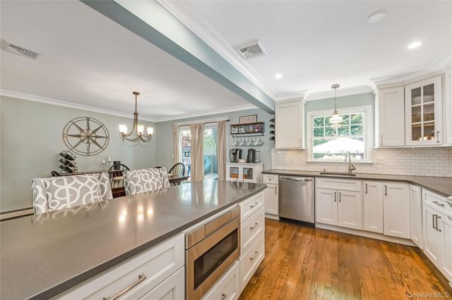 9 Collins Avenue, Kings Park, NY 11754