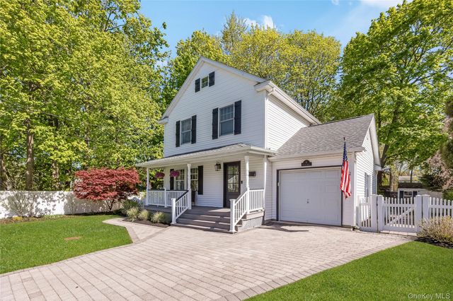 9 Collins Avenue, Kings Park, NY 11754