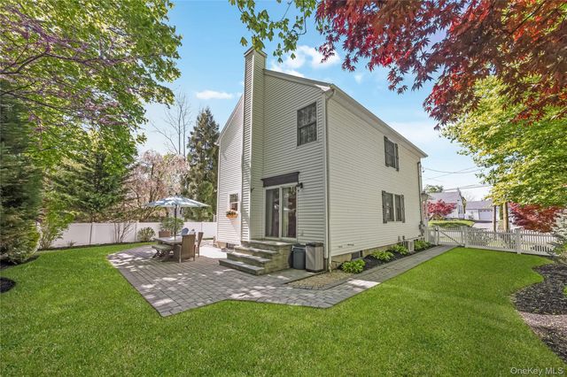 9 Collins Avenue, Kings Park, NY 11754