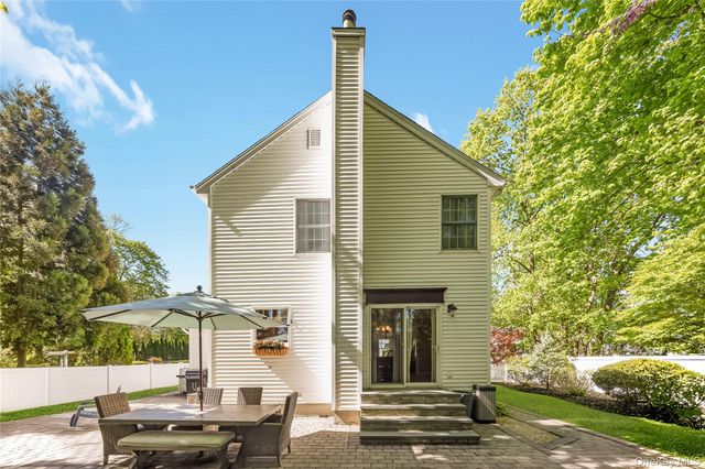 9 Collins Avenue, Kings Park, NY 11754