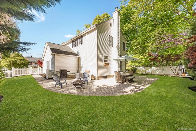 9 Collins Avenue, Kings Park, NY 11754
