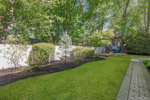 9 Collins Avenue, Kings Park, NY 11754