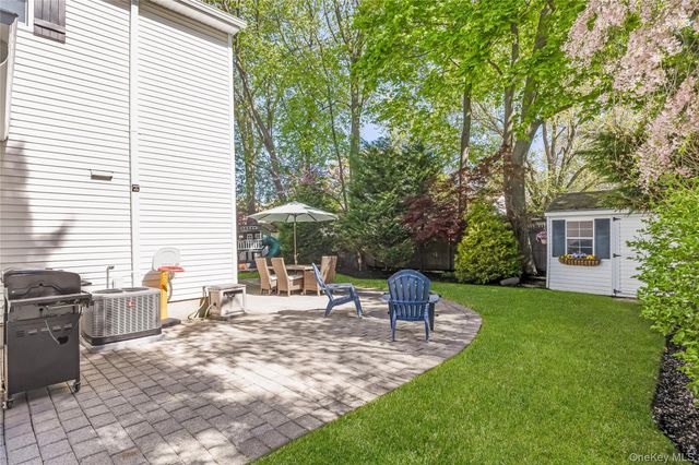 9 Collins Avenue, Kings Park, NY 11754
