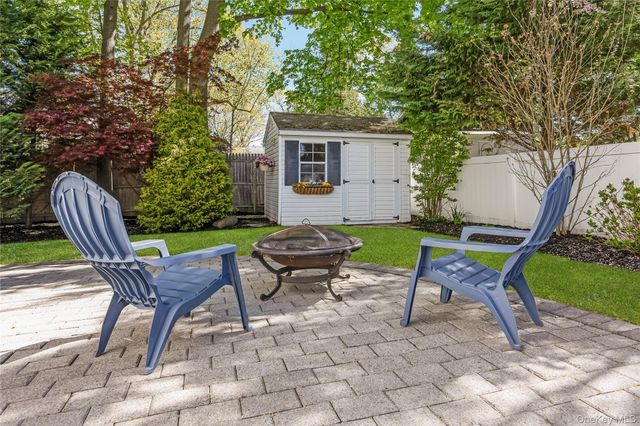 9 Collins Avenue, Kings Park, NY 11754