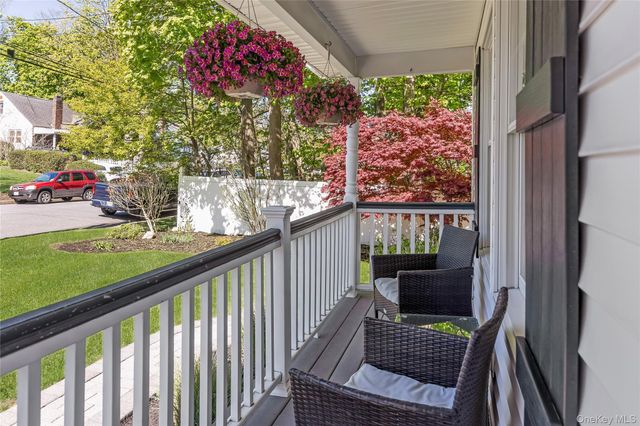 9 Collins Avenue, Kings Park, NY 11754