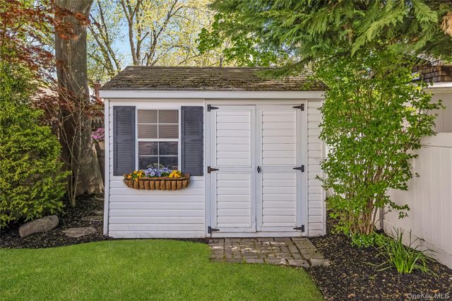 9 Collins Avenue, Kings Park, NY 11754