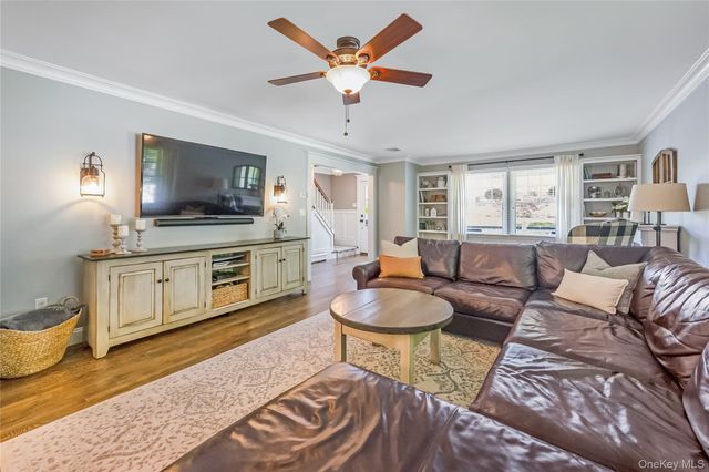 9 Collins Avenue, Kings Park, NY 11754