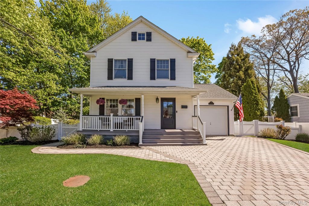 9 Collins Avenue, Kings Park, NY 11754