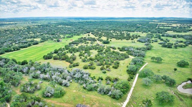 555 Summer Hill LN, Johnson City, TX 78636