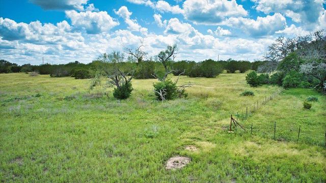 555 Summer Hill LN, Johnson City, TX 78636